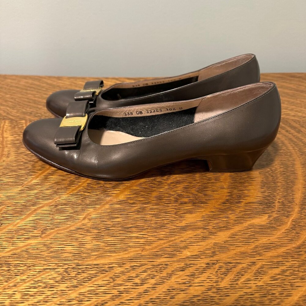 Vintage Salvatore Ferragamo Vera Pump - Picture 8 of 15